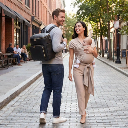 papa porte sac a langer chic cuir mompratique en ville avec bébé et maman 