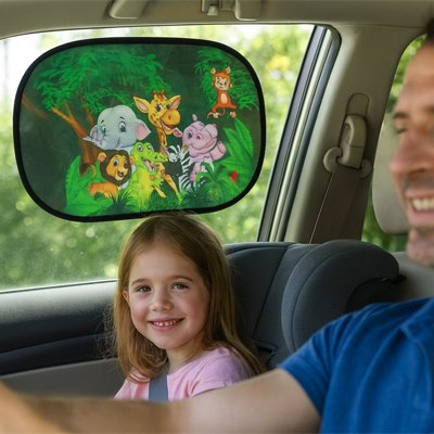 pare soleil voiture fraîcheur sur vitre avec bebe et papa