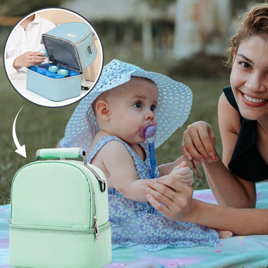 porte biberon pratikMom à coté de bébé sur la couverture