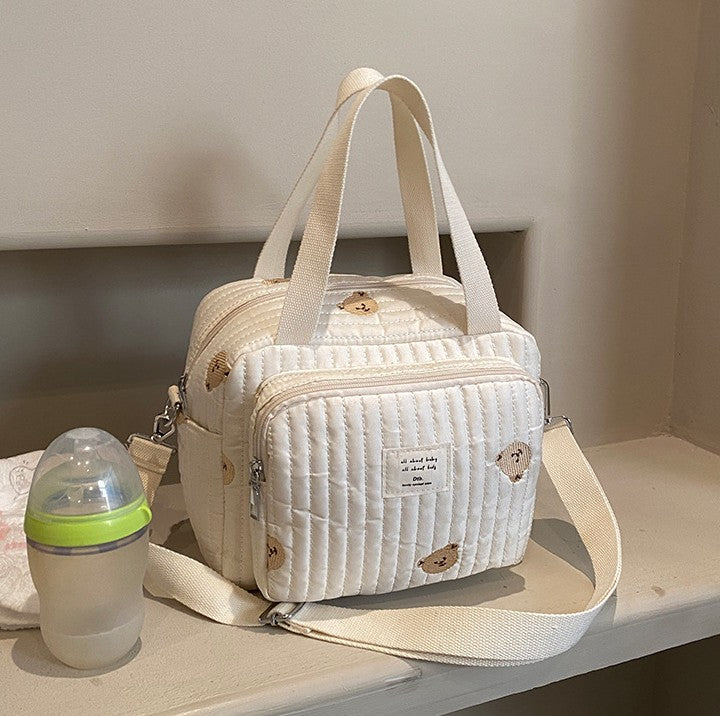 sac a langer sport chic ourson sur la table