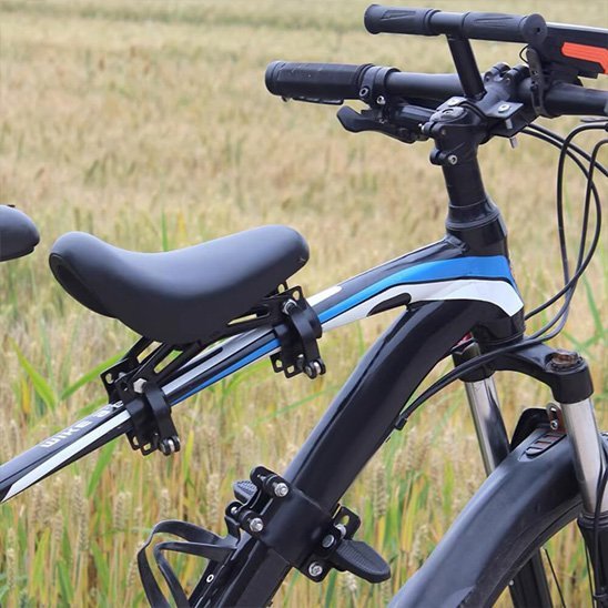 siege enfant velo confort sécurisé sur le vélo dans la nature