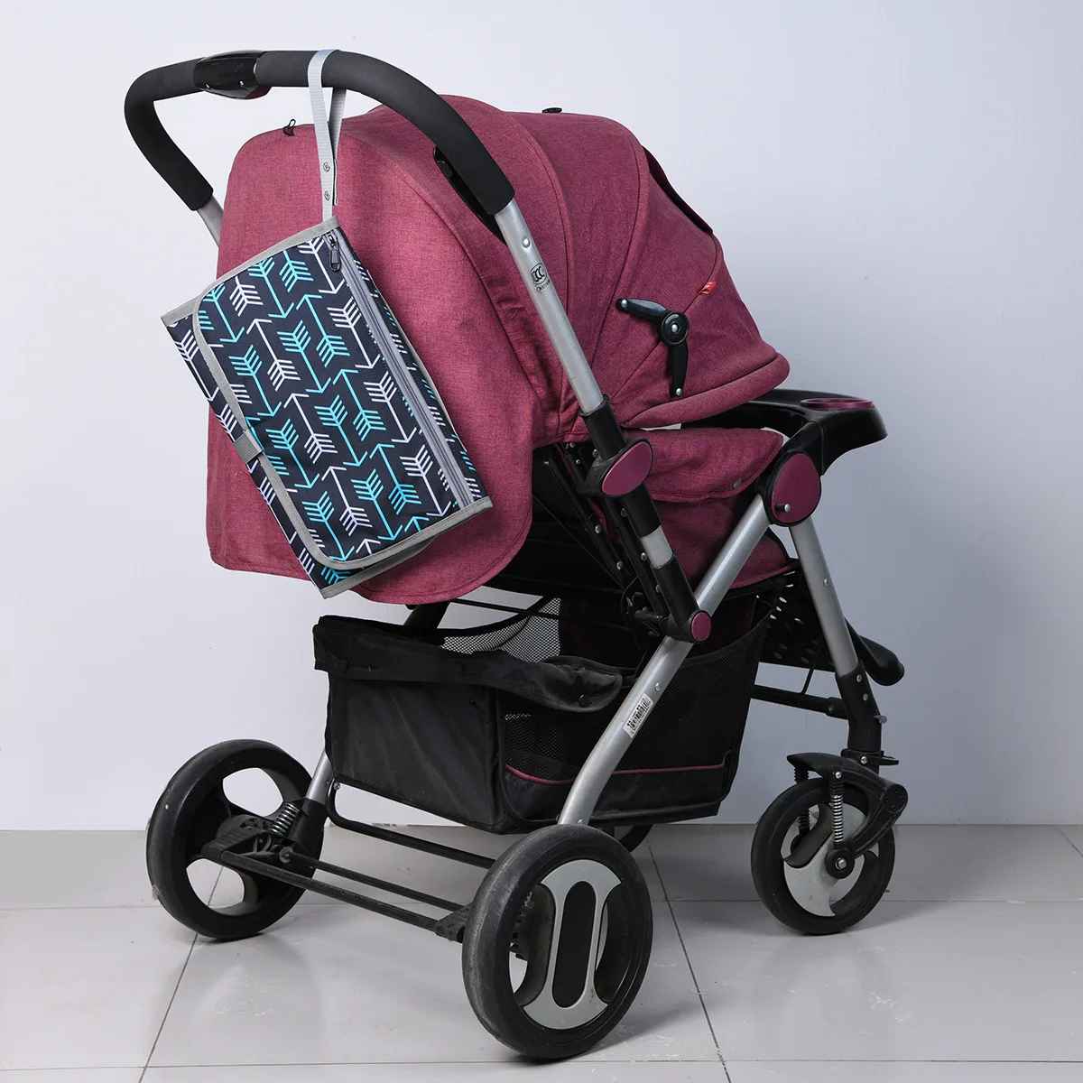 Tapis à langer nomade avec poche | Flèches - Havre Bébé