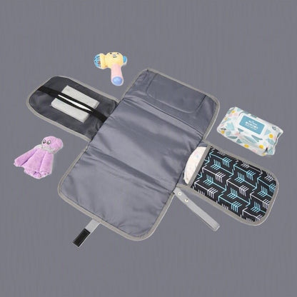Tapis à langer nomade avec poche | Flèches - Havre Bébé